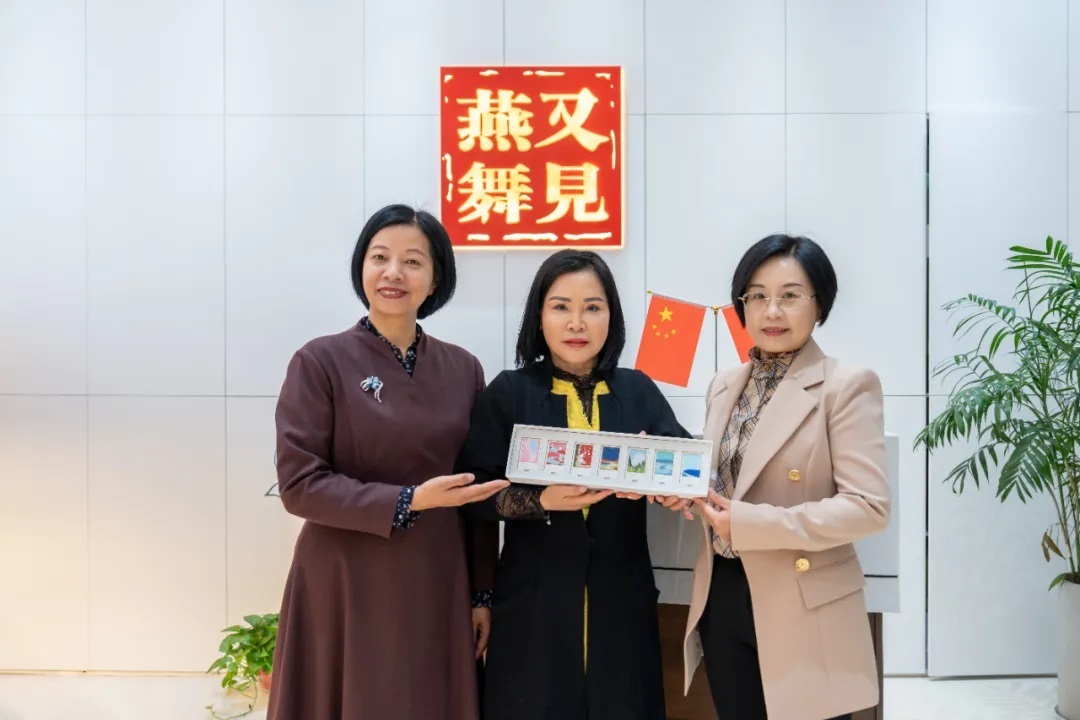 Ms. Qi Hongxiang Explores Film and Cultural Tourism Collaboration with Yanwu Group